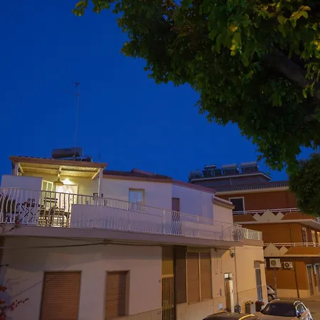 Casa Degli Avi,da Zio Nino Nel Borgo Marinaro *