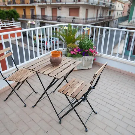 Casa Degli Avi,da Zio Nino Nel Borgo Marinaro * Pozzallo