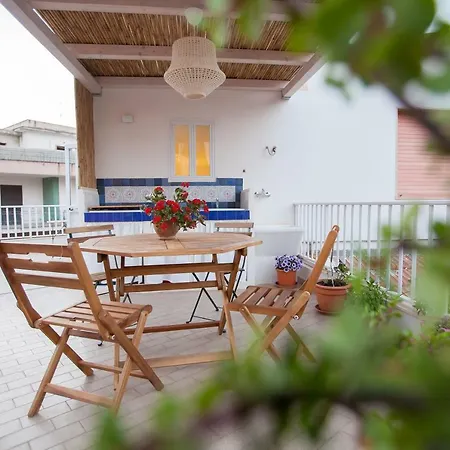Casa Degli Avi,da Zio Nino Nel Borgo Marinaro Casa vacanze